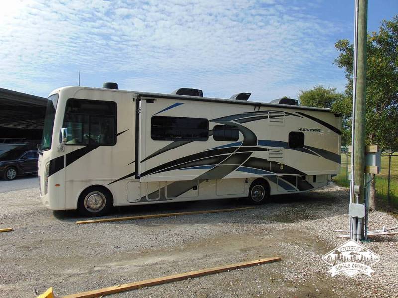 2022 Thor Motor Coach Hurricane 29M, $ 100,000