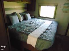 2022 Thor Motor Coach Hurricane 29M, $ 100,000
