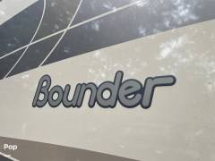 2015 Fleetwood Bounder 35K, $ 74,000