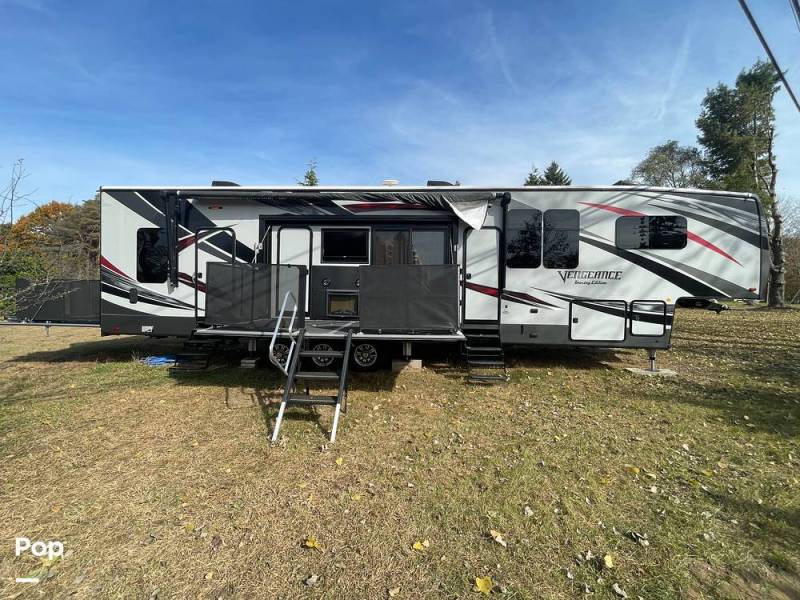 2017 Forest River Vengeance Touring Edition 40D12, $ 49,000