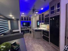 2022 Cherokee Arctic Wolf 321BH, $ 49,400