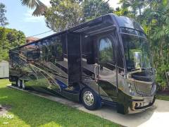 2019 Fleetwood Discovery LXE 44H, $ 279,000