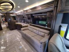 2019 Fleetwood Discovery LXE 44H, $ 279,000