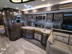 2019 Fleetwood Discovery LXE 44H, $ 279,000