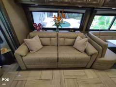 2019 Fleetwood Discovery LXE 44H, $ 279,000