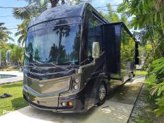 2019 Fleetwood Discovery LXE 44H, $ 279,000