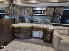 2019 Fleetwood Discovery LXE 44H, $ 279,000