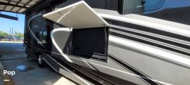 2022 Thor Motor Coach Aria 4000, $ 199,999