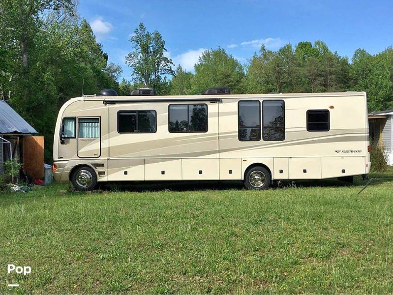 2006 Fleetwood Pace Arrow 37C, $ 44,450