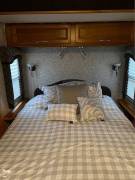 2006 Fleetwood Pace Arrow 37C, $ 44,450