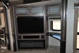 2018 Keystone Montana 3561RL, $ 39,995