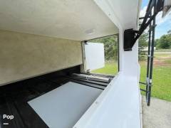 2011 Thor Motor Coach Hurricane 32D, $ 29,900