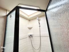 2011 Thor Motor Coach Hurricane 32D, $ 29,900