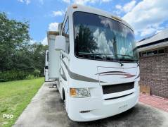 2011 Thor Motor Coach Hurricane 32D, $ 29,900