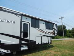 2017 Heartland Cyclone 4100 KING, $ 68,500