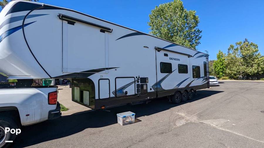 2017 Genesis Supreme 40GS, $ 55,600