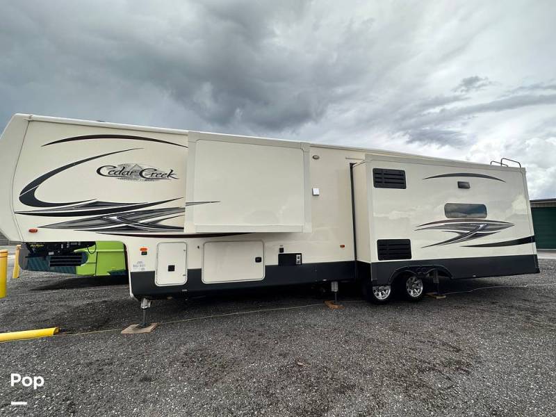2019 Cedar Creek Hathaway 38FBD, $ 69,950