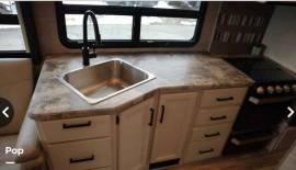 2021 Thor Motor Coach A.C.E. 33.1, $ 100,000
