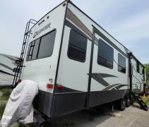 2021 Prime Time Crusader 382MBH, $ 39,900