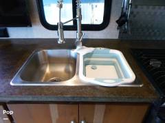 2016 Winnebago Brave 27B, $ 71,700