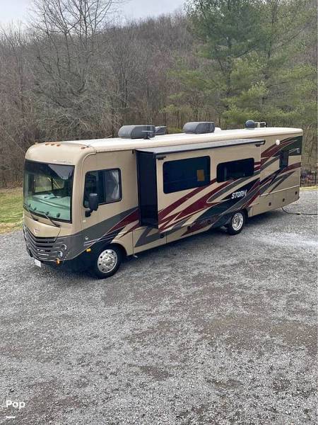 2018 Fleetwood Storm 32A, $ 109,000