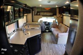 2017 Thor Motor Coach Quantum WS31, $ 75,300