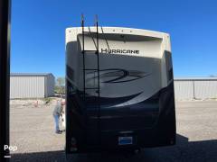 2019 Thor Motor Coach Hurricane 35M, $ 108,000
