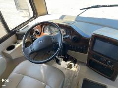 2019 Thor Motor Coach Hurricane 35M, $ 108,000