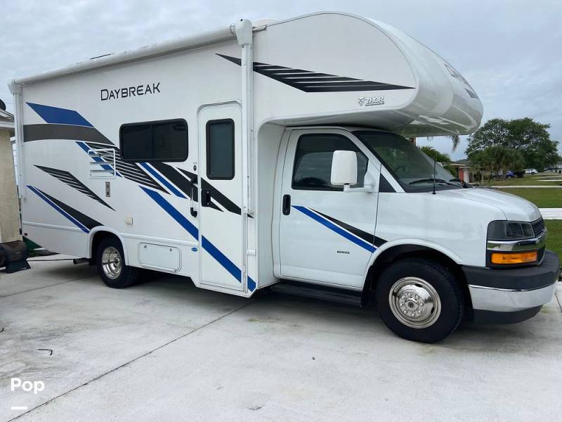2021 Thor Motor Coach Daybreak 22DB, $ 87,400