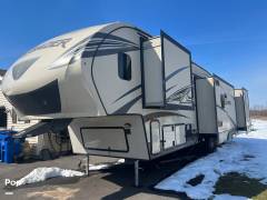 2016 Prime Time Crusader 337QBH, $ 26,000