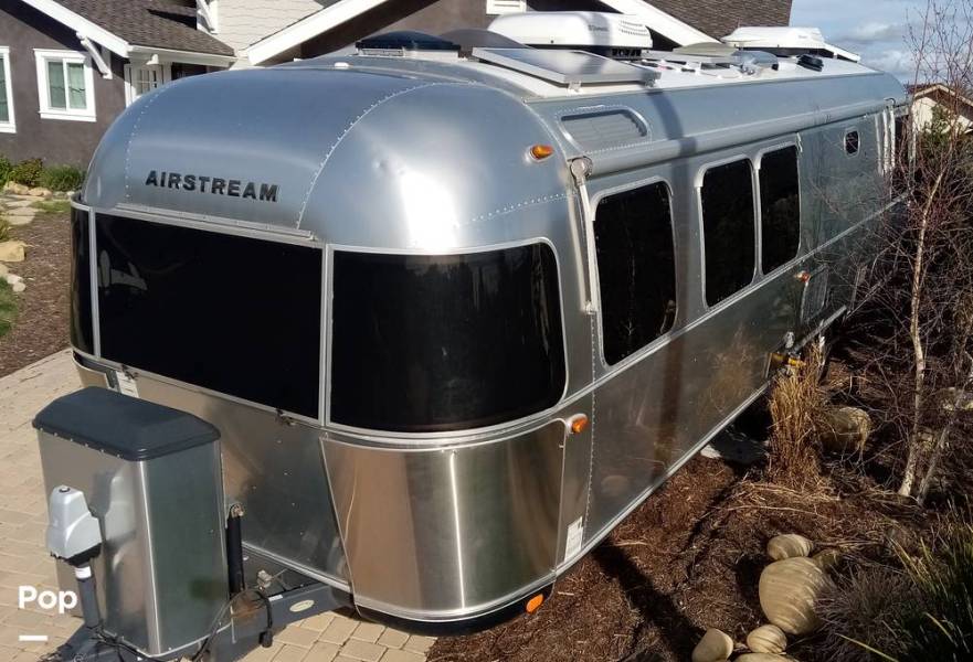 2016 Airstream Classic 30 Twin, $ 49,500