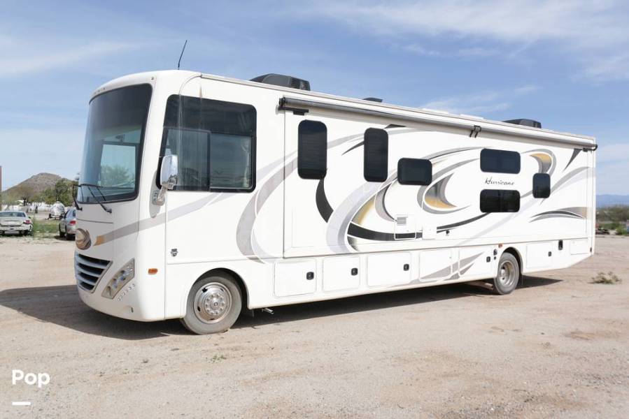 2017 Thor Motor Coach Hurricane 34J, $ 71,800