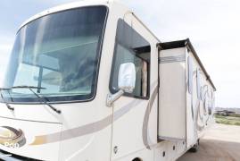 2017 Thor Motor Coach Hurricane 34J, $ 71,800