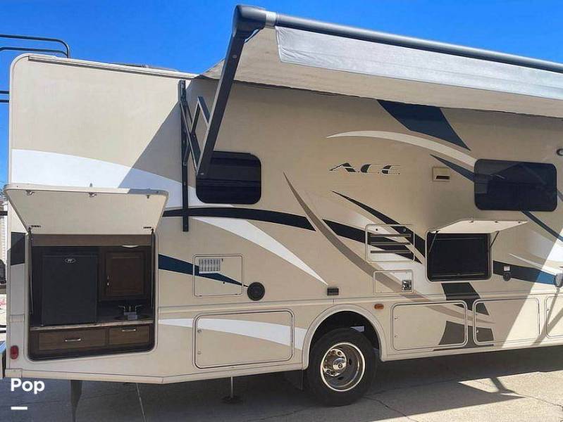 2017 Thor Motor Coach A.C.E. 30.3, $ 63,000