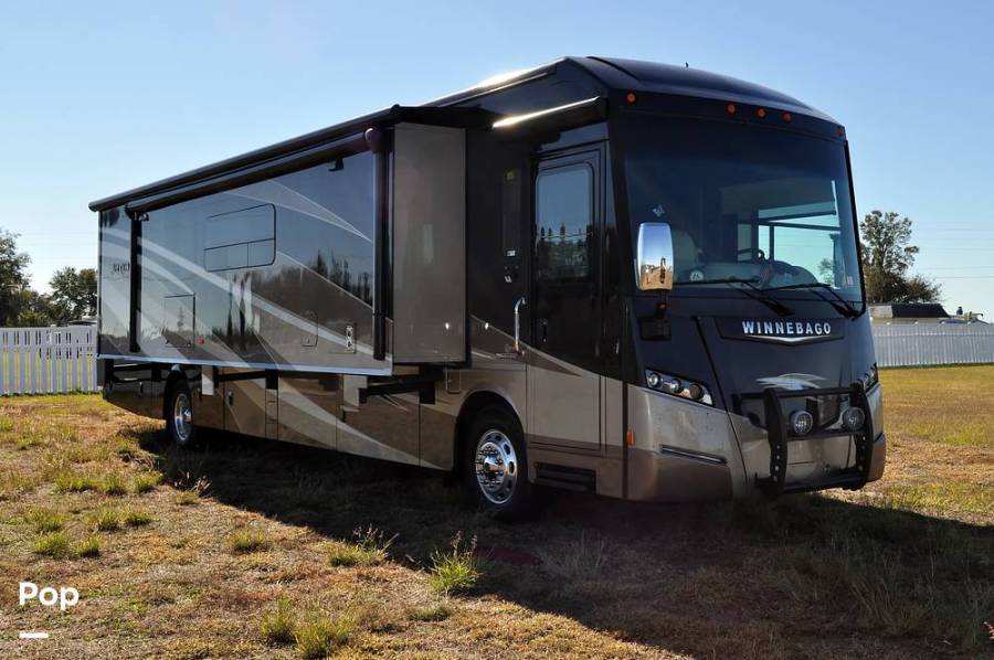 2015 Winnebago Journey 40R, $ 137,900
