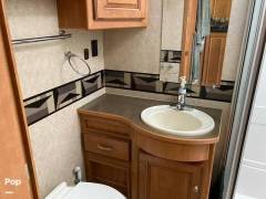 2010 Winnebago Adventurer 35P, $ 44,099