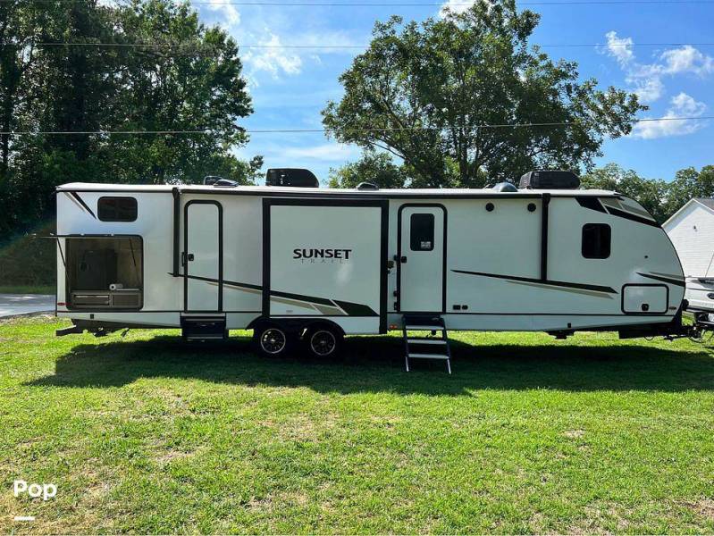 2022 CrossRoads Sunset Trail 331BH, $ 34,000