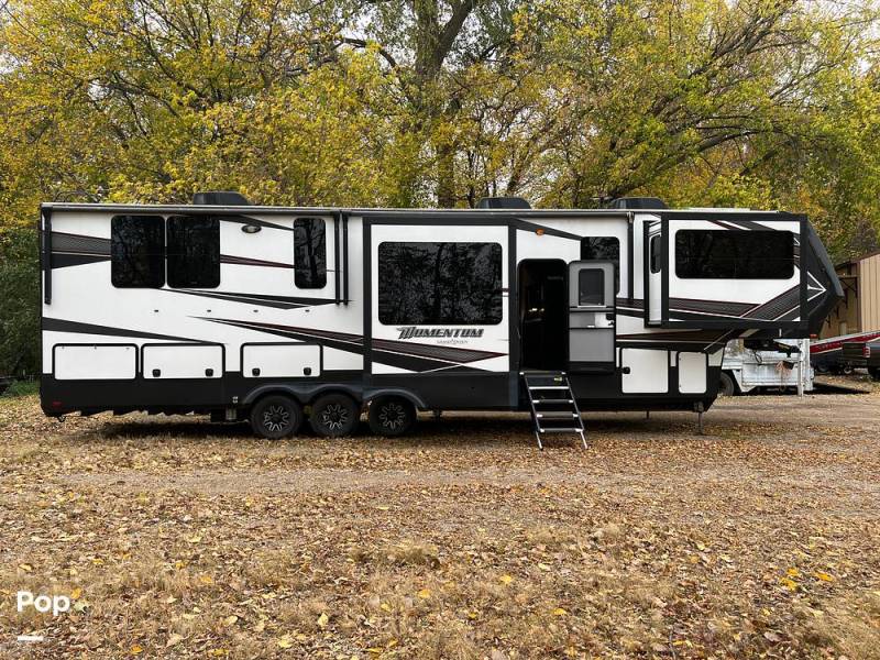2018 Grand Design Momentum 376TH, $ 81,000