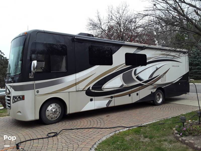 2015 Thor Motor Coach Miramar 34.2, $ 90,000