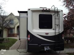 2015 Thor Motor Coach Miramar 34.2, $ 90,000