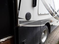2015 Thor Motor Coach Miramar 34.2, $ 90,000