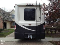 2015 Thor Motor Coach Miramar 34.2, $ 90,000