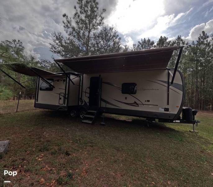2019 Rockwood Signature 8329SS, $ 34,500