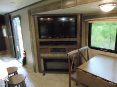 2019 Rockwood Signature 8329SS, $ 34,500