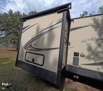 2019 Rockwood Signature 8329SS, $ 34,500