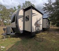 2019 Rockwood Signature 8329SS, $ 34,500