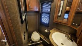 2014 Fleetwood Bounder 35K, $ 77,000