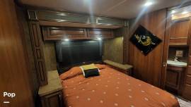 2014 Fleetwood Bounder 35K, $ 77,000
