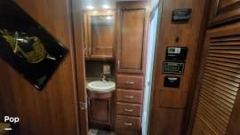 2014 Fleetwood Bounder 35K, $ 77,000