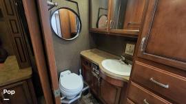 2014 Fleetwood Bounder 35K, $ 77,000